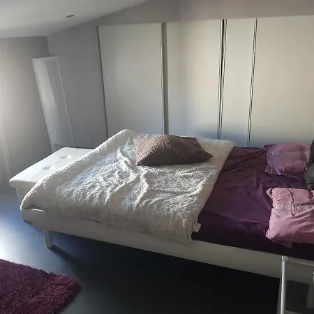 2 Chez L'habitant Homestay *